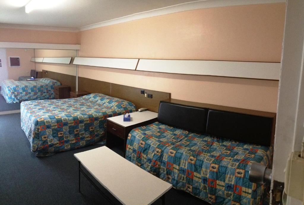 City Beach Motel Wollongong Room photo
