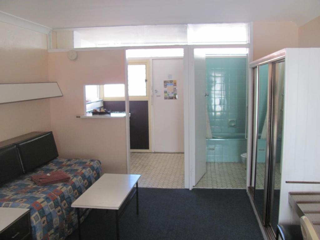 City Beach Motel Wollongong Room photo